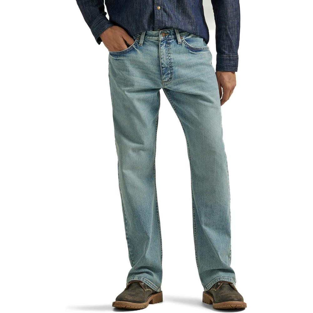 imageWrangler Mens Free to Stretch Relaxed Fit Bootcut JeanLight Wash