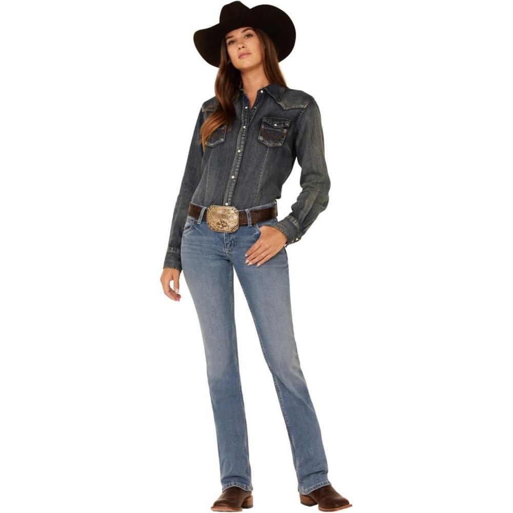 imageWrangler Womens Cash Mid Rise Vented Hem Ultimate Riding JeanHeidi