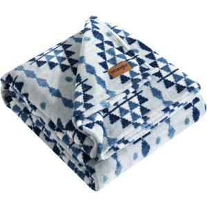 Wrangler – Queen Size Blanket, Super Soft & Reversible Plush Fleece Bedding, Throw Blanket for Couch or Bed (Glen Canyon Stripe Blue)(Westin Blue)